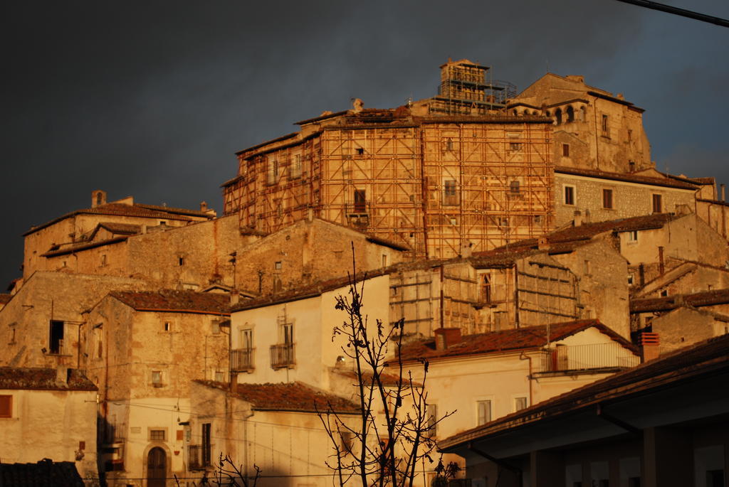 La Bifora E Le Lune Vico Sotto Gli Archi 5 Bed & Breakfast Santo Stefano Di Sessanio Exterior photo