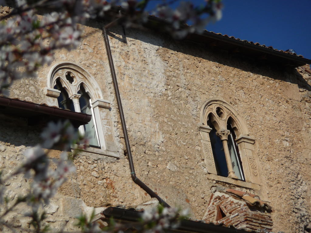 La Bifora E Le Lune Vico Sotto Gli Archi 5 Bed & Breakfast Santo Stefano Di Sessanio Exterior photo